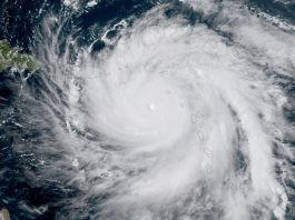 El huracán María, de categoría 1, prosigue su rumbo norte y se aproxima a la costa sureste de Estados Unidos.
