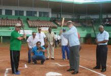 Los bateadores de honor: periodista Héctor J. Cruz, Héctor Pacheco y José Guerrero y como receptores actuaron Danilo (Polo) Infante, Santo Bonet y Ney Pellerano Ruiz. El General Marcos A. Jiménez, Orlando (Bebé) Guerrero y Rafael Isenia, actuaron como árbitros.