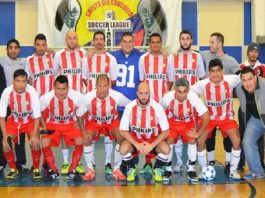 Directivos y jugadores del Cantolao, equipo que representa a la Liga Cuencana, que este fin de semana chocará contra el Corazón de María, en la final de ida del torneo Inter-Ligas en la Unión de Ligas Latinas. (Cortesía).