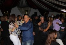 Los asistentes disfrutaron los atractivos de un ambiente matizado por el más alto sentido de la hermandad de la gran familia de esta base de taxis, bailando toda la noche.