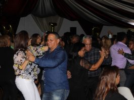 Los asistentes disfrutaron los atractivos de un ambiente matizado por el más alto sentido de la hermandad de la gran familia de esta base de taxis, bailando toda la noche.
