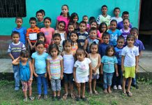 Los niños de la escuela Santiago Morales en Progreso, Honduras, será la primera escuela que será construida por la Foundation For Education In Honduras. (Cortesía Cathy Lojo).