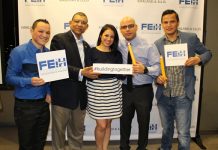 (De izquierda a derecha) Pablo Hernández de Magnitud Construction Company, Moncho Humphrey, Vanesa Cenuser, Ramiro Ocacio, cofundador de FEIH y Junior Motino, compartiendo en el primer "Cocktails with a view" organizado por la Foundation For Education In Honduras. (Cortesía Cathy Lojo).
