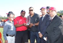 Robinson Canó comienza la fiesta en el campeonato de béisbol Liga VanCortlandt