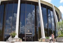 El mexicano Ismael Delgado, un inmigrante indocumentado que pasó cerca de dos años en santuario en una iglesia en el norte de Phoenix (Arizona), fue deportado a México después que ser aprehendido por oficiales de la Oficina de Inmigración y Aduanas (ICE) cuando salió a trabajar.