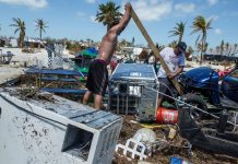 María se vuelve huracán categoría 1 rumbo a Antillas Menores y Puerto Rico Residenten rescata pertenencias luego del paso del huracán Irma hoy, domingo 17 de septiembre de 2017, en Cayo Maratón al sur del estado de la Florida (EE.UU.). La tormenta tropical María se fortaleció en las últimas horas y se prevé que se convierta en un huracán en el transcurso de hoy en su ruta hacia las Antillas Menores y Puerto Rico