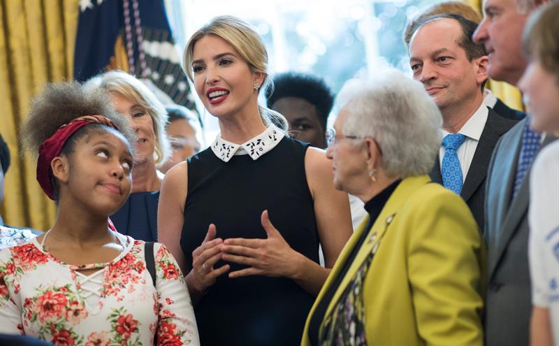 Ivanka Trump, hija y asesora de Donald Trump, utiliz&oacute; su cuenta de correo privado para tratar de asuntos oficiales. 