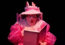 Dos estrenos en Teatro SEA: “La Verdadera Historia Caperucita” y “Las 3 Cerditas Y La Loba Feroz” Jeannie Sol como Mamá María Jamón de Cerda, en "Las 3 cerditas y la loba feroz".