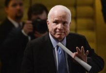 Senador McCain dice a Trump que "dictadores" empiezan reprimiendo a la prensa El senador republicano por Arizona John McCain