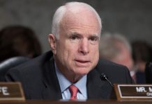 John McCain votará en contra de la eliminación de Obamacare