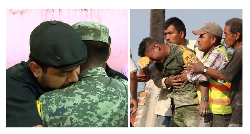 Combo de fotograf&iacute;as que muestra, en la imagen de la izquierda, al fotoperiodista Marco Gil mientras abraza al soldado Mart&iacute;n Moctezuma, durante su encuentro ayer, martes 26 de septiembre, en la comunidad de Jojutla (M&eacute;xico), donde Marco Gil le agradeci&oacute; haber rescatado los cuerpos de sus familiares de entre los escombros de su vivienda. En la imagen de la derecha, el soldado Moctezuma llora tras rescatar los cuerpos de la esposa e hija del fotoreportero, quienes fallecieron durante el terremoto del 19 de septiembre.