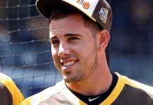 José Fernández falleció el 25 de septiembre de 2016 cuando la embarcación en la que iba se estrelló de manera violenta contra un rompeolas en el sur de Miami Beach y causó la muerte del beisbolista
