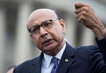 Padre de musulmán muerto en Irak urge unión de latinos ante medidas de Trump