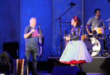 La Santa Cecilia se presentó en el legendario Hollywood Bowl en un concierto lleno de emoción y orgullo Cheech Marin junto a La Marisoul (Crédito de foto: REBELEON Entertainment)