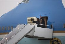 Los Obama viajan al funeral de Nelson Mandela