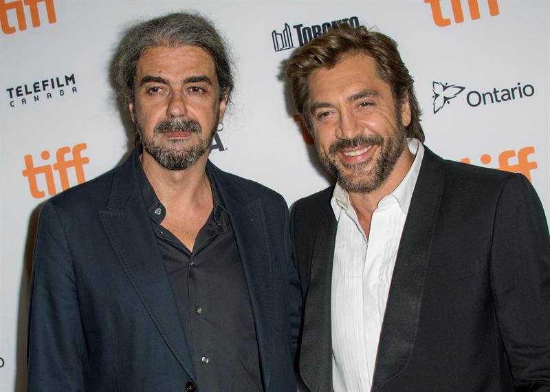 El director espa&ntilde;ol Fernando Le&oacute;n de Aranoa y el actor espa&ntilde;ol Javier Bardem asisten al estreno de 'Loving Pablo'.