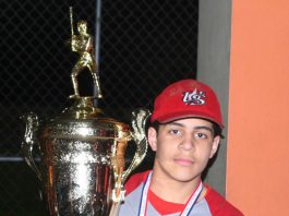 Esmeraldo Perez del Distrito Nacional fue el Jugador Más Valioso del Mundialito de Moca. Los norteamericanos Orlando Sosa (colíder en RBI), y los gemlos Kelvin Marte (Mejor Lanzador y líder en ponches propinados) y Kevin Marte, campeón de bateo. (Foto cortesía José Luis Paulino).