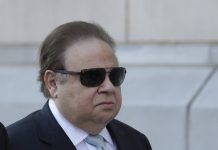Senador Menéndez niega acusaciones de corrupción Salomon Melgen también se declaró no culpable de los cargos de los que se la acusa.