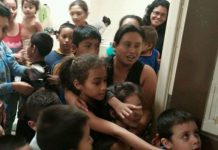 La organización KIND señaló que el término del programa que permitía solicitar estatus de refugiado a niños y jóvenes inmigrantes que huyen de la violencia en Centroamérica pone en "grave peligro" a niños que sufren por la violencia. (foto archivo)