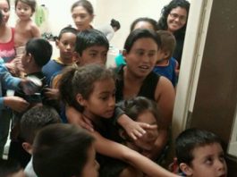 La organización KIND critica al programa que daba estatus de refugiados a niños centroamericanos La organización KIND señaló que el término del programa que permitía solicitar estatus de refugiado a niños y jóvenes inmigrantes que huyen de la violencia en Centroamérica pone en "grave peligro" a niños que sufren por la violencia. (foto archivo)