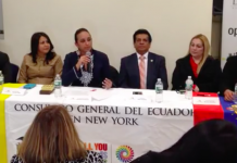 El domingo 1 de febrero del 2015, en la Oficina Consular de Ecuador en el condado de Queens, ubicada en Crescent Street con Queens Plaza North, durante su encuentro con los seguidores del partido de gobierno ecuatoriano, junto a otros asambleístas y empleados consulares, Gabriela Rivadeneira utilizara dos banderas del Ecuador como manteles de mesa.