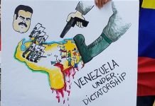 VENEZOLANOS EXIGEN LIBERTAD EN SU PAÍS FRENTE AL CONSULADO DE NUEVA YORK