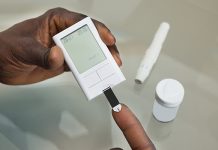 Cómo usar de manera segura los medidores de glucosa y las tiras reactivas para la diabetes