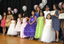 Arianna y Dayanna, felices ganadoras Concurso Miss Chiquitita Boliviana 2014