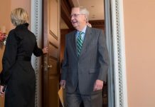 MITCH MCCONNELL y otros senadores y gobernadores republicanos faltados de respeto por el presidente Donald Trump, de quien muchos se preguntan: ¿pasará setiembre?