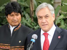 Evo Morales dice que Piñera esta "llevando por el mal camino al pueblo chileno" El presidente de Bolivia, Evo Morales, afirmó hoy que su colega chileno, Sebastián Piñera, "desprestigia al pueblo chileno" y sostuvo que la Justicia de ese país está "sometida" al mandatario por no haber otorgado una libertad sin cargos a los tres soldados detenidos allí desde hace un mes.