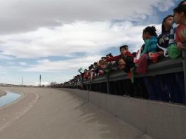 Senadores mexicanos llevan a la frontera con EEUU su rechazo al muro de Trump