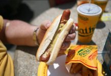 Nueva York celebra el día nacional del "hot dog"
