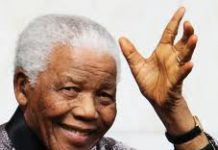 Obama felicita, en la víspera, a Nelson Mandela por su 94 cumpleaños El expresidente sudafricano y premio Nobel de la paz Nelson Mandela cumple hoy su tercer día en el hospital, después de su ingreso la medianoche del miércoles por una "recaída" de una "infección pulmonar".
