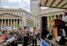 Protestan en Nueva York para que se investiguen los lazos entre Trump y Rusia