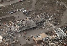 Al menos 9 muertos por tornados en Oklahoma, estado de emergencia en Missouri
