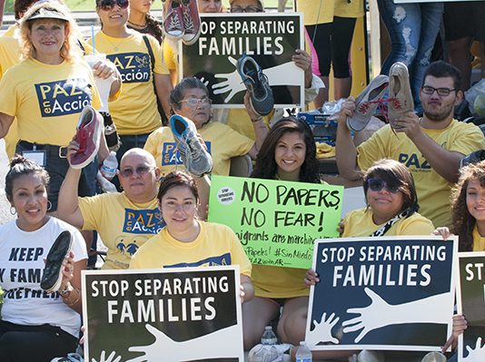 Donaciones del público salvan a inmigrantes que enfrentan deportación