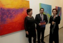 Yo siempre hago las cosas desde la convicción. Los listones me los quité hace mucho tiempo", aseguró ante las diez piezas dedicadas al paisaje de Cádiz (sur), que expondrá en la sala Star de Madrid.