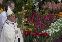 Francisco ofició la misa de Resurrección ante 250.000 fieles