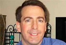 El padre de Adam Lanza dice que "no hay palabras" para expresar el dolor Peter Lanza, el padre del asesino de la escuela de Connecticut, aseguró hoy que "no hay palabras para expresar lo rotos que estamos" tras saber que su hijo es responsable de la muerte de 27 personas, incluyendo su propia madre.