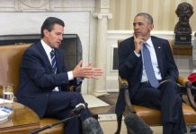 Peña Nieto admite "reto" de seguridad que tiene México y Obama ofrece apoyo El presidente de México, Enrique Peña Nieto (izda), conversa con su homólogo estadounidense Barack Obama durante la reunión que han mantenido en la Casa Blanca.