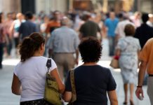 La población blanca pasará a ser minoría en EE.UU. en 2043, dos años después de que la población general supere los 400 millones de personas, según proyecciones demográficas publicadas hoy por la Oficina del Censo.