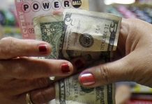 Los propietarios de los dos boletos ganadores del sorteo de la lotería estadounidense Powerball del miércoles se repartirán 587,5 millones de dólares, el segundo premio más grande de la historia de EE.UU., según los datos definitivos suministrados por los organizadores.