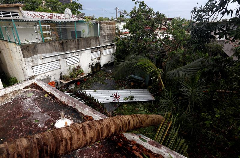 Vista de destrozos en el barrio de Santurce tras el paso del hurac&aacute;n Irma, el pasado  jueves, 7 de septiembre de 2017, en San Juan (Puerto Rico).