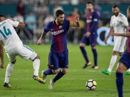 El Barcelona vence al Real Madrid por 3-2 El jugador del F.C. Barcelona Messi (c) en acción ante Casemiro (i) del Real Madrid hoy, sábado 29 de julio de 2017, durante el partido entre el Real Madrid y el F.C. Barcelona del torneo Internantional Champions Cup