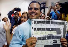 Gobernador Puerto Rico aborda con senadores estatus de la isla y sanidad DESDE PUERTO RICO, ya no con la Marina en Vieques, centenares de científicos estadounidenses podrían estudiar (y si es posible cambiar) desde allí el voraz poder destructivo de los vientos.
