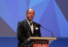 Presidente de Costa Rica inaugura la III Cumbre de la Celac El presidente de Costa Rica, Luis Guillermo Solís, inauguró hoy la III cumbre de la Comunidad de Estados Latinoamericanos y Caribeños (Celac) con una defensa de la unidad de la región respetando la pluralidad y diversidad y un llamamiento a derrotar juntos el hambre y la miseria.