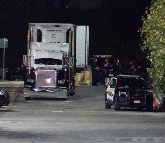 Este incidente ocurre tres semanas después de que diez personas perdieran la vida en San Antonio (Texas) dentro de un camión sin ningún tipo de refrigeración.