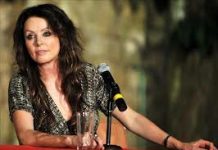 La cantante británica Sarah Brightman ha firmado un contrato para convertirse en la próxima turista espacial, según informó hoy la compañía Space Adventures (SA), organizadora de los vuelos espaciales turísticos.