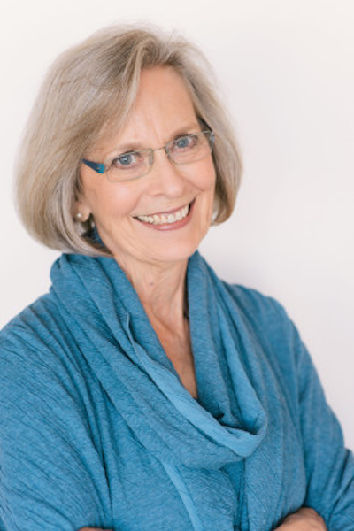 Después de escribir sobre sus propias experiencias dolorosas, Sharon Bray ahora ayuda a los pacientes y sobrevivientes de cáncer a escribir sus historias. (Cortesía de Sharon Bray)