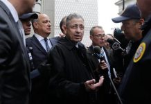 Expresidente Asamblea Nueva York es condenado a doce años de cárcel El exvocero de la Asamblea de Nueva York, Sheldon Silver, a su salIda de la corte federal hoy, martes 3 de mayo de 2016, tras escuchar la sentencia de 12 años en cargos de corrupción general en Nueva York